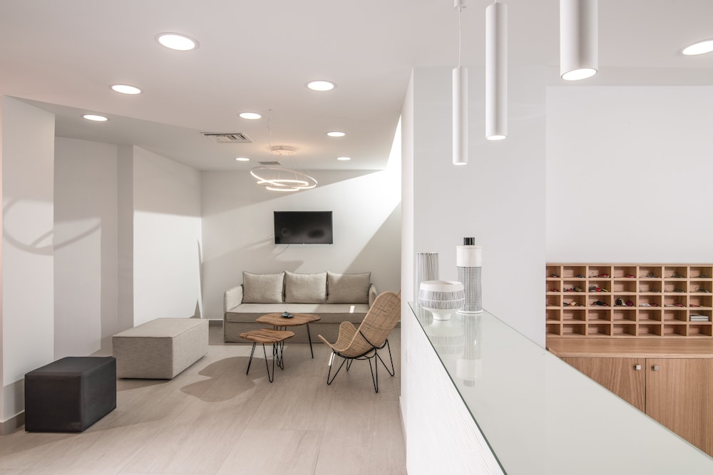 Aeolos Beach Resort — Hotel building in Malia
