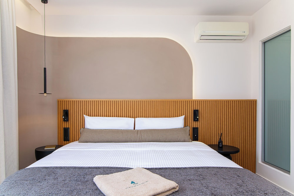 Aeolos Beach Resort — Hotel rooms in Malia