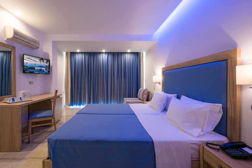 Aeolos Beach Resort — Hotel rooms in Malia