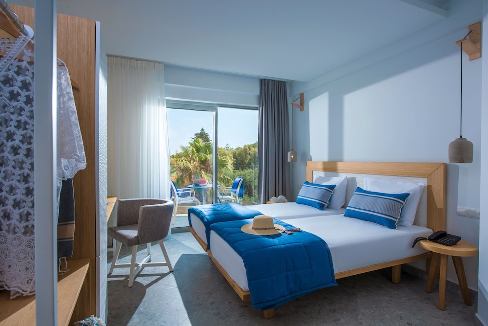 Aeolos Beach Resort — Hotel rooms in Malia