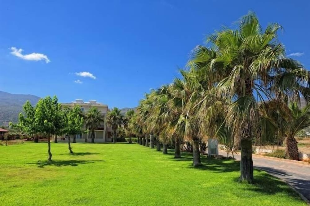 Aeolos Beach Resort — Hotel building in Malia