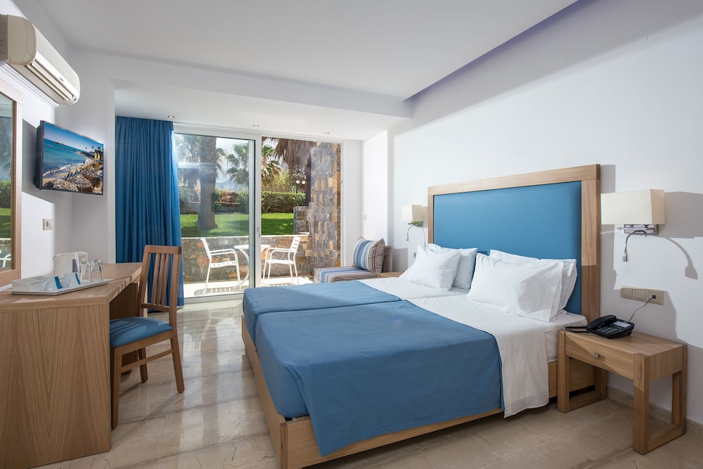 Aeolos Beach Resort — Hotel rooms in Malia