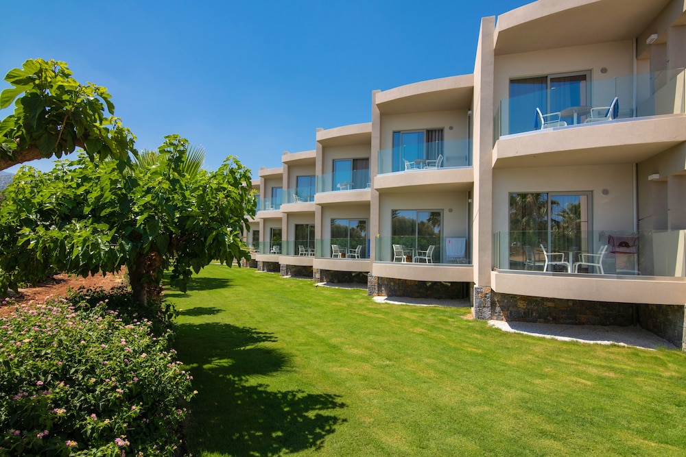 Aeolos Beach Resort — Hotel building in Malia