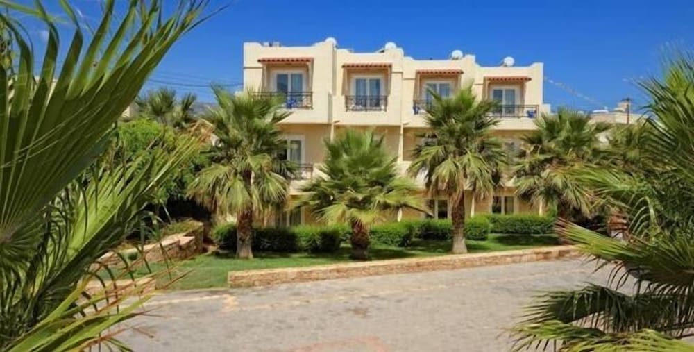 Aeolos Beach Resort — Hotel building in Malia