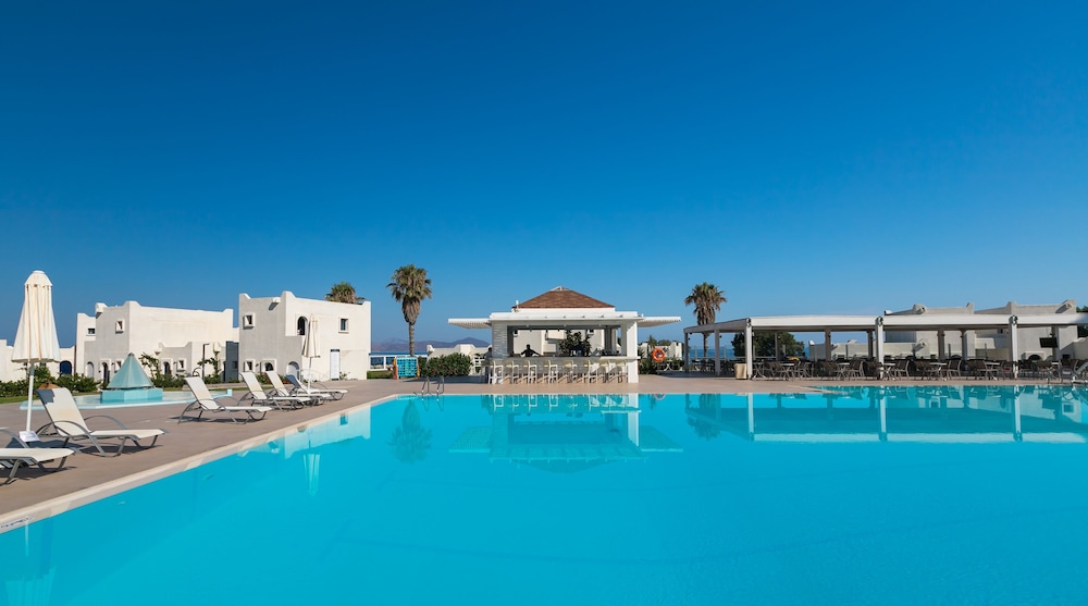 Aeolos Beach Hotel — Swimming pool in Tigaki, South Aegean