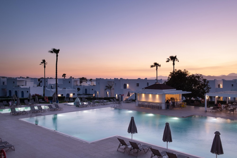 Aeolos Beach Hotel — Swimming pool in Tigaki, South Aegean