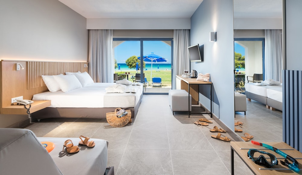 Aeolos Beach Hotel — Hotel rooms in Tigaki, South Aegean