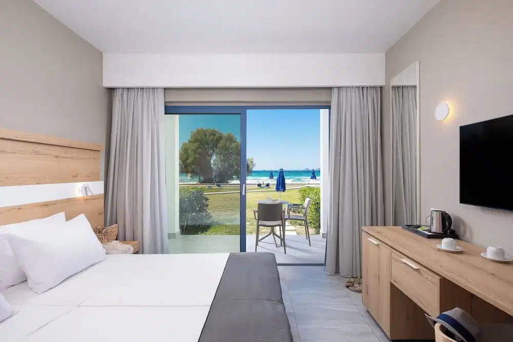 Aeolos Beach Hotel — Hotel rooms in Tigaki, South Aegean