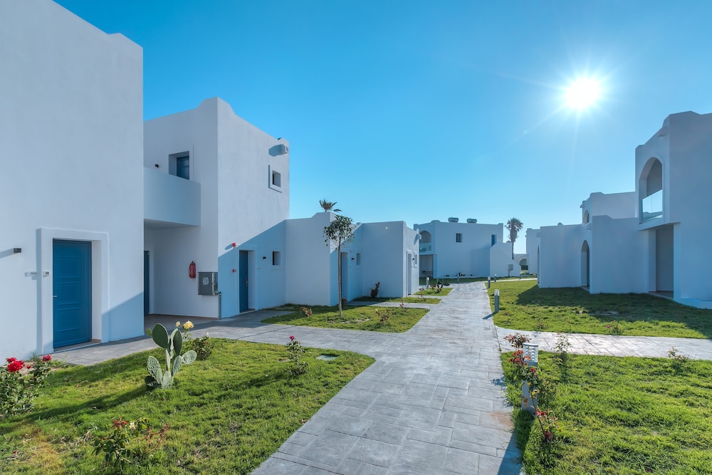 Aeolos Beach Hotel — Hotel building in Tigaki, South Aegean