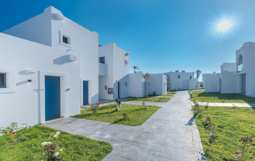 Aeolos Beach Hotel — Hotel building in Tigaki, South Aegean