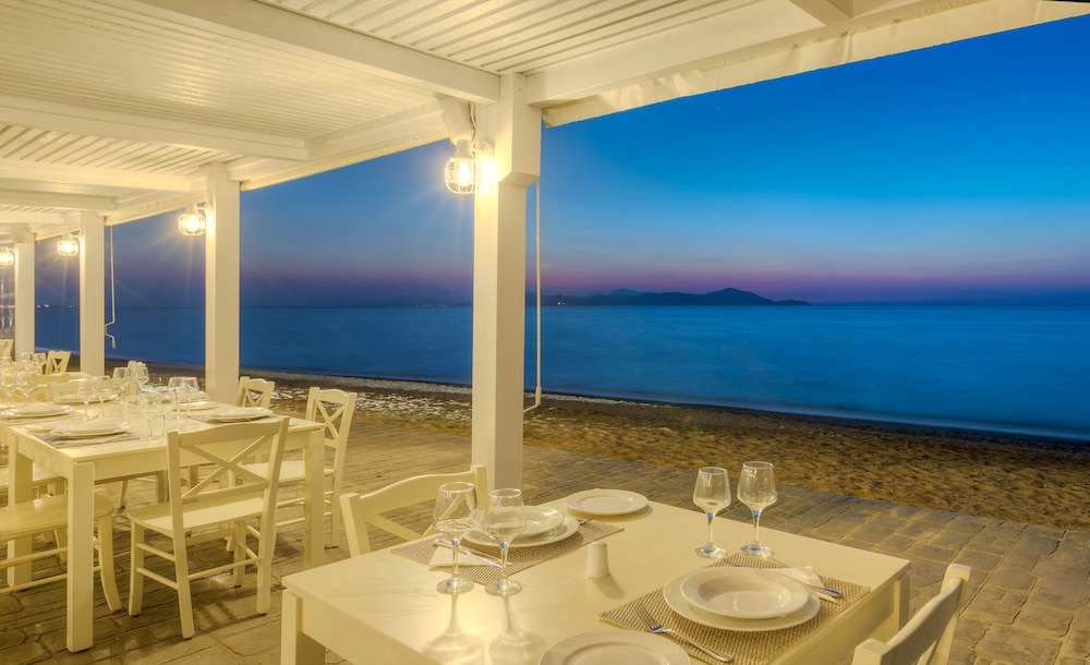 Aeolos Beach Hotel — Restaurant & bars in Tigaki, South Aegean