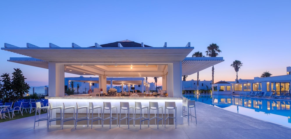 Aeolos Beach Hotel — Restaurant & bars in Tigaki, South Aegean