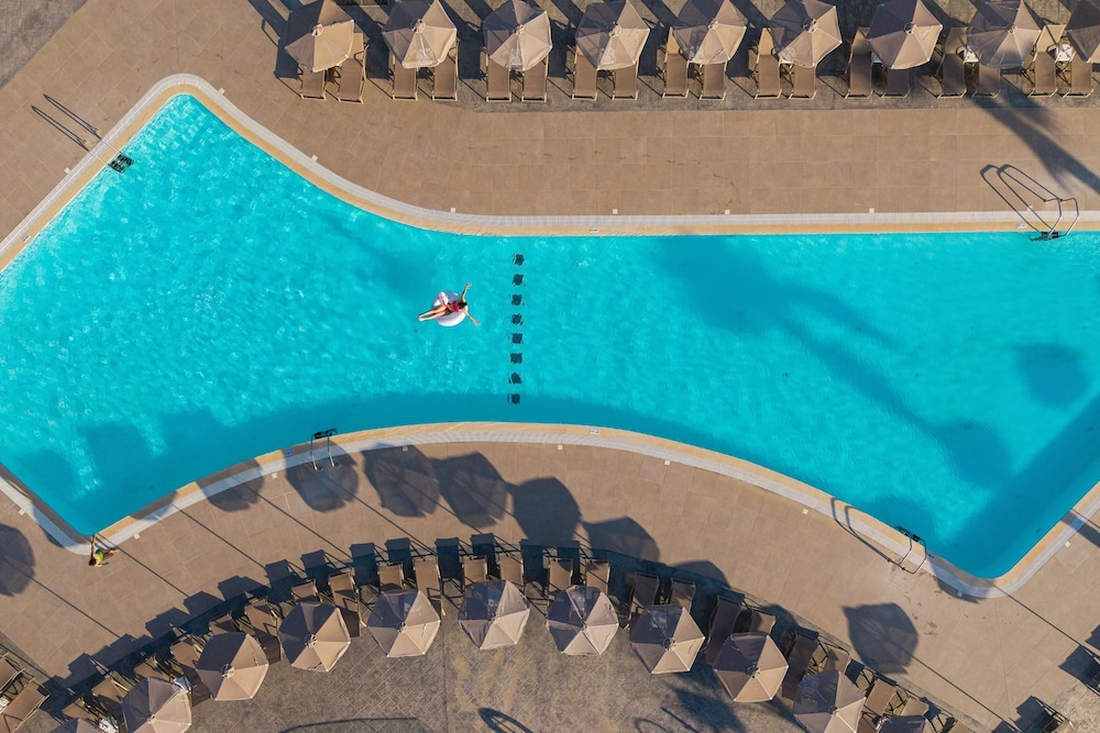 Aeolos Beach Hotel — Swimming pool in Tigaki, South Aegean