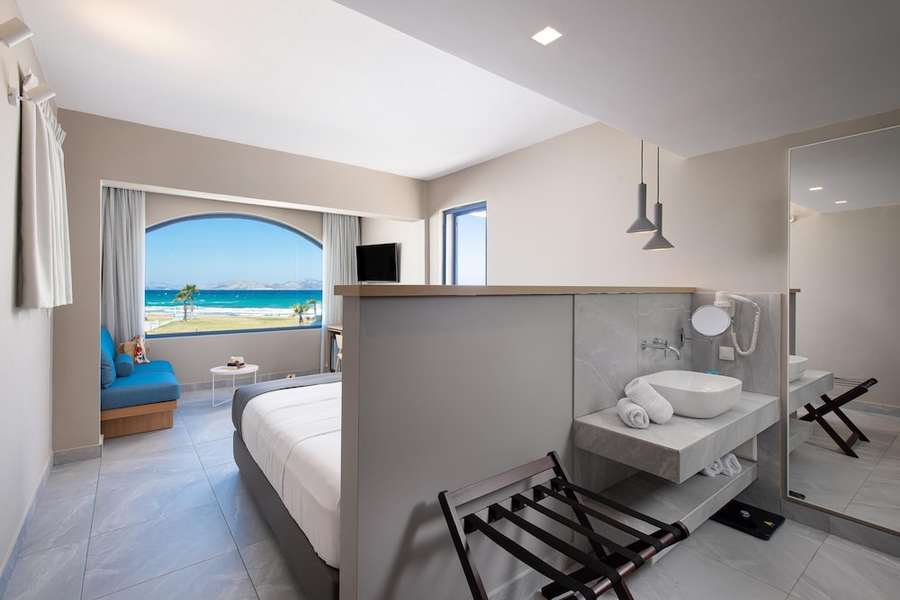 Aeolos Beach Hotel — Hotel rooms in Tigaki, South Aegean