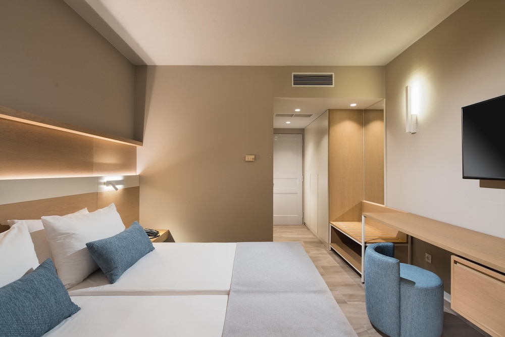 Aeolos Beach Hotel — Hotel rooms in Tigaki, South Aegean