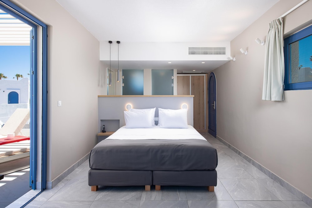Aeolos Beach Hotel — Hotel rooms in Tigaki, South Aegean