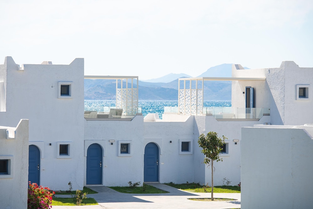 Aeolos Beach Hotel — Hotel building in Tigaki, South Aegean