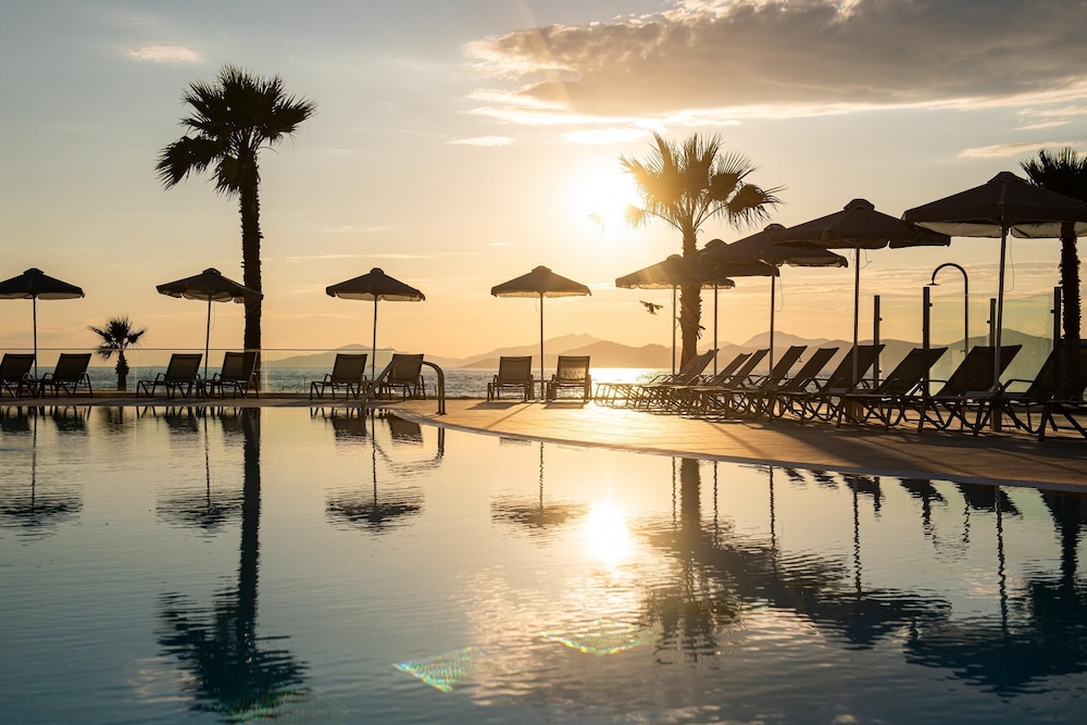 Aeolos Beach Hotel — Swimming pool in Tigaki, South Aegean