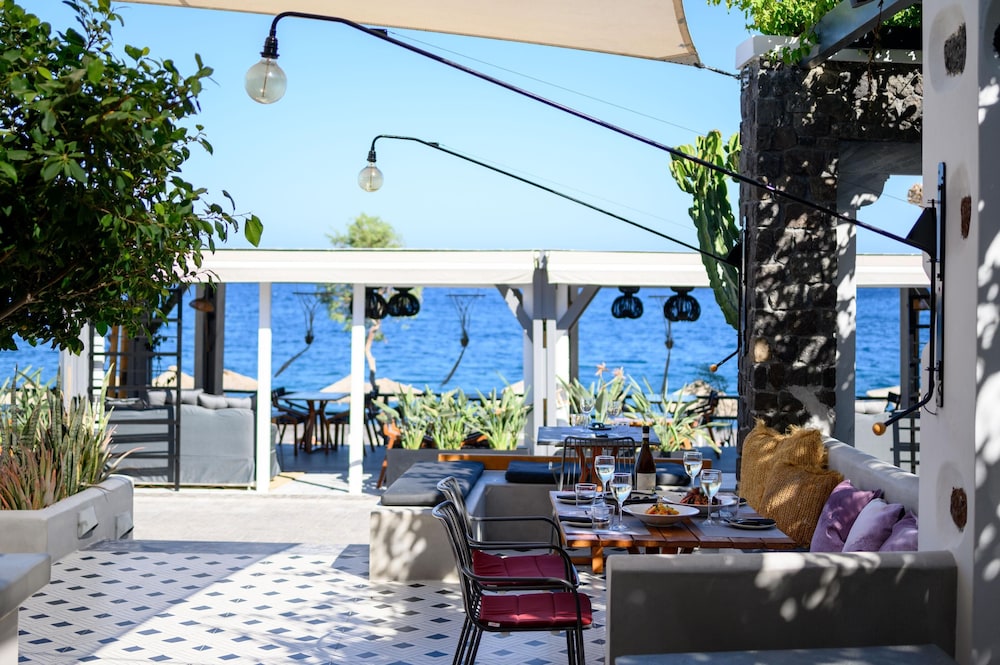 Afroditi Venus Beach Resort — Restaurant & bars in Kamari, South Aegean