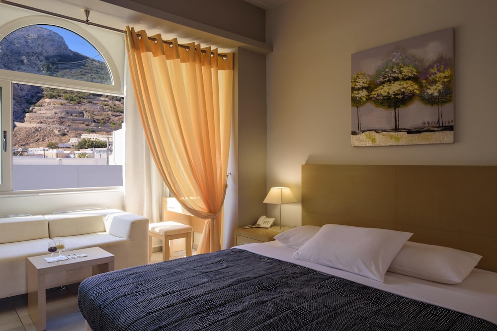 Afroditi Venus Beach Resort — Hotel rooms in Kamari, South Aegean