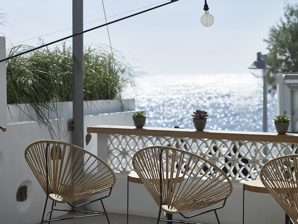 Afroditi Venus Beach Resort — Restaurant & bars in Kamari, South Aegean