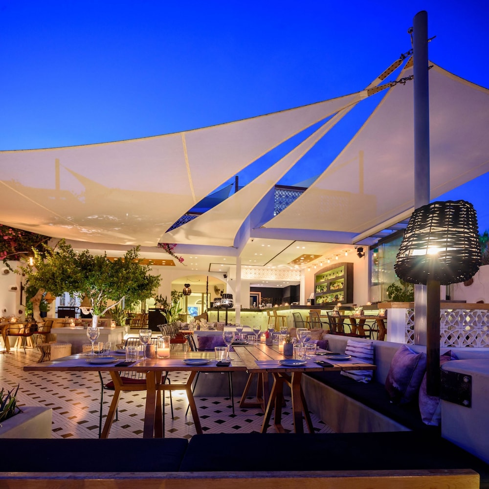 Afroditi Venus Beach Resort — Restaurant & bars in Kamari, South Aegean