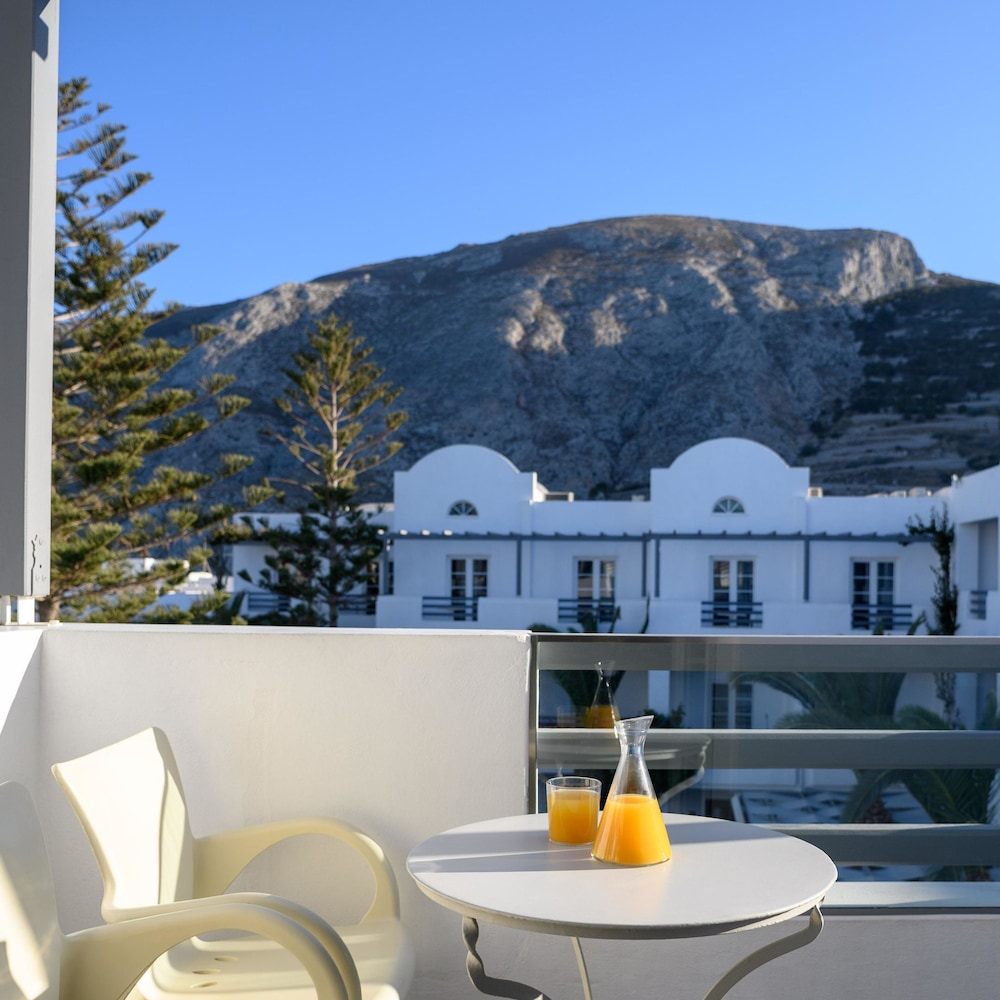 Afroditi Venus Beach Resort — Hotel building in Kamari, South Aegean