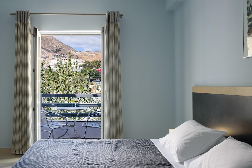 Afroditi Venus Beach Resort — Hotel rooms in Kamari, South Aegean