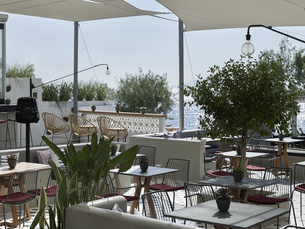 Afroditi Venus Beach Resort — Restaurant & bars in Kamari, South Aegean