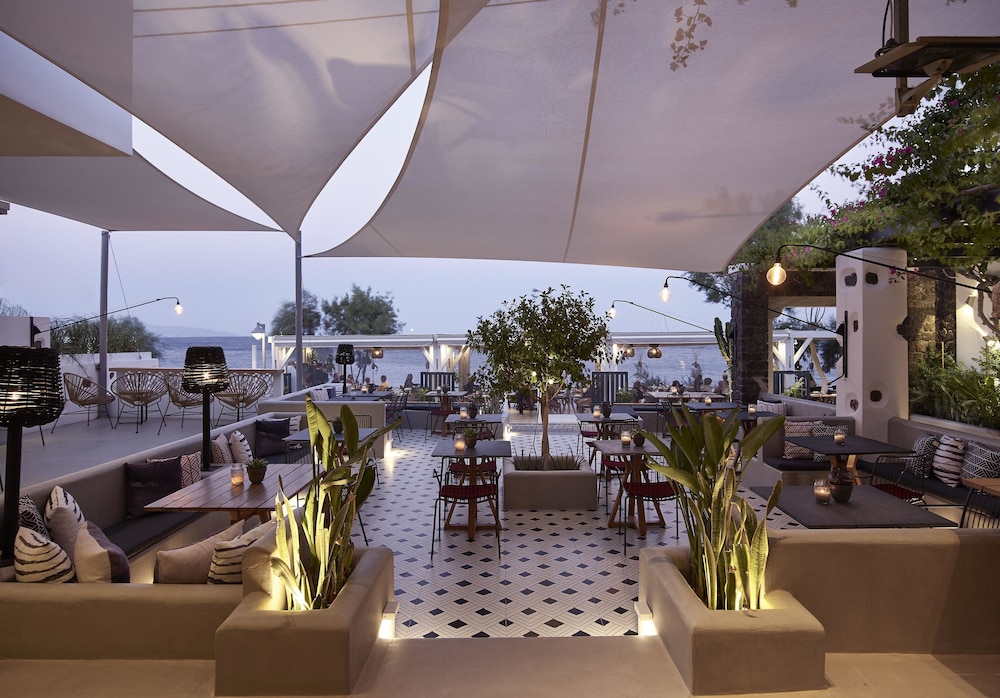 Afroditi Venus Beach Resort — Restaurant & bars in Kamari, South Aegean