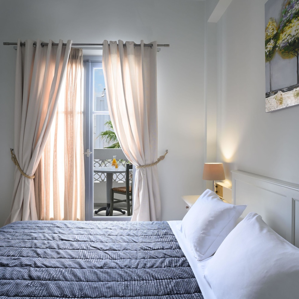 Afroditi Venus Beach Resort — Hotel rooms in Kamari, South Aegean
