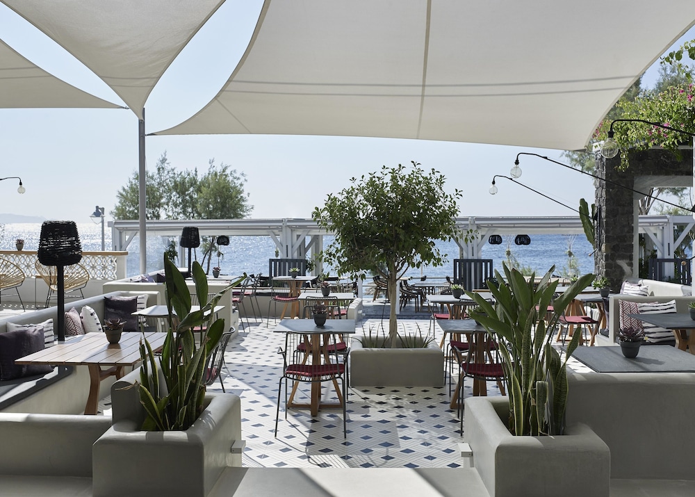 Afroditi Venus Beach Resort — Restaurant & bars in Kamari, South Aegean