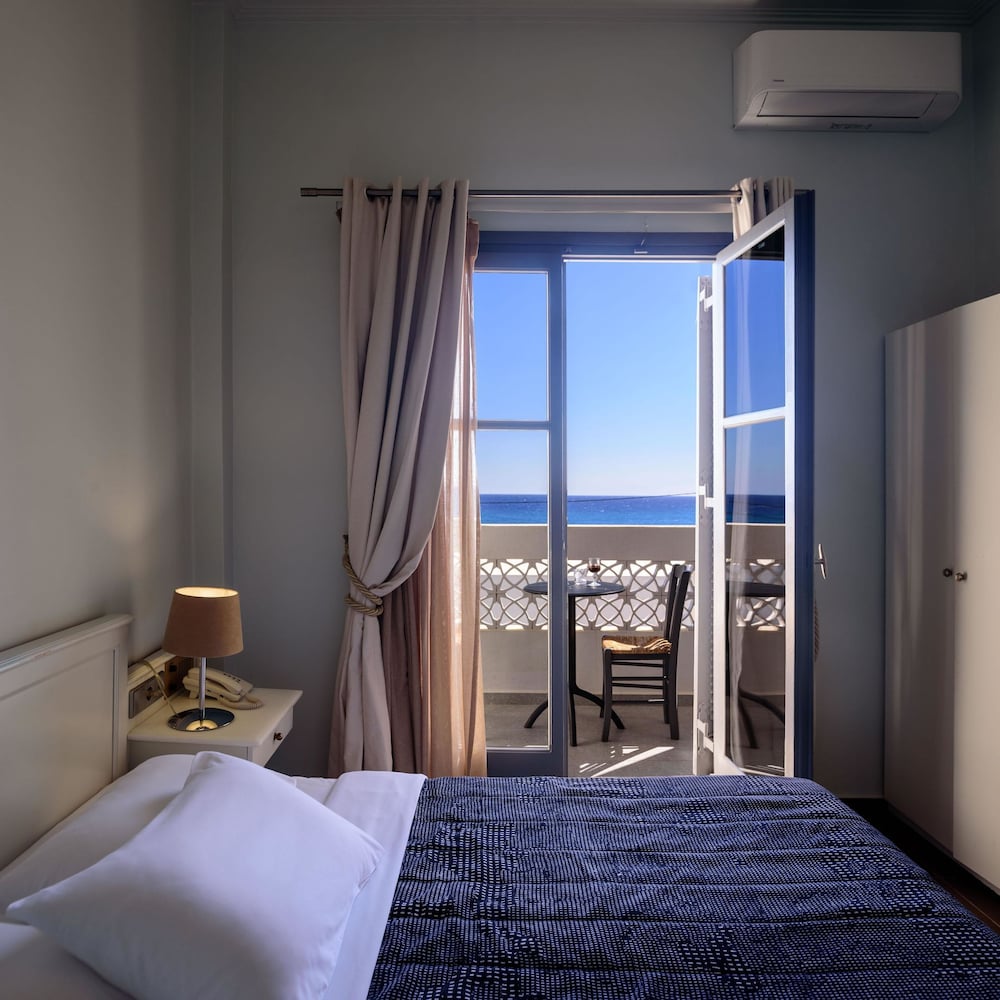 Afroditi Venus Beach Resort — Hotel rooms in Kamari, South Aegean