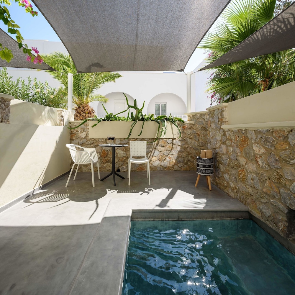 Afroditi Venus Beach Resort — Swimming pool in Kamari, South Aegean