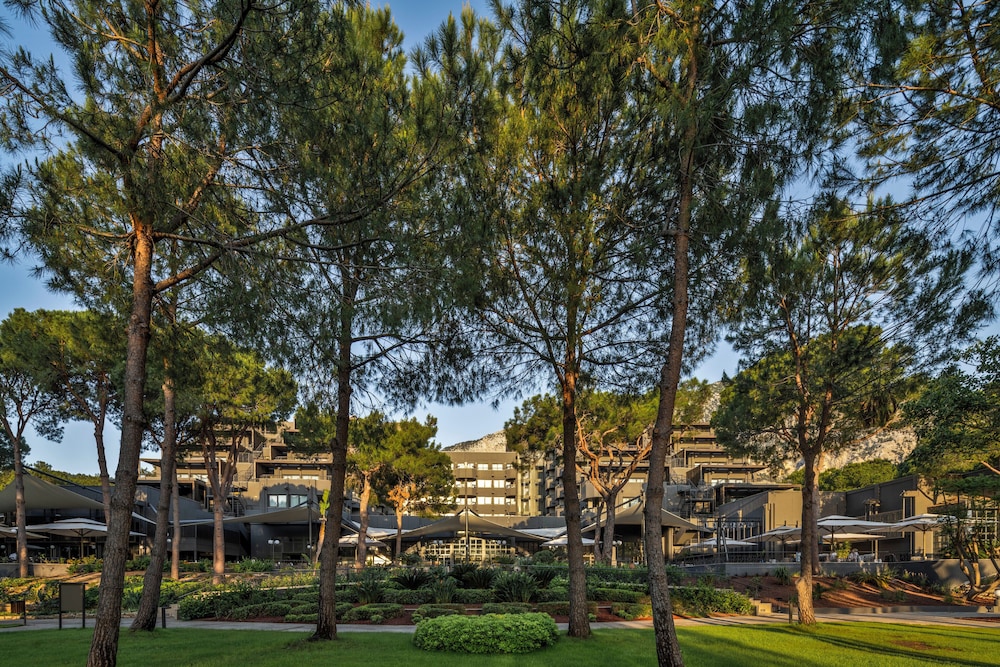 Balmy Foresta - All inclusive — Hotel building in Kemer