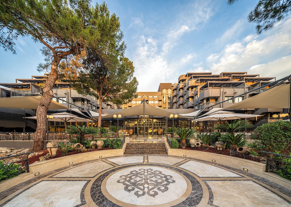Balmy Foresta - All inclusive — Hotel building in Kemer