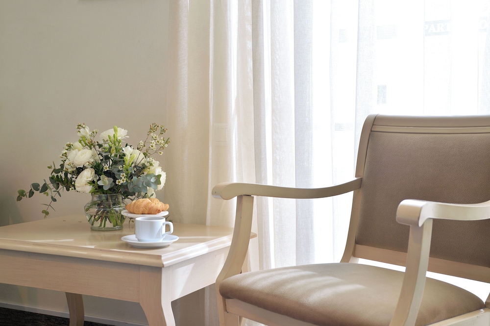 Parthenon Hotel Athens, Vassilicos House of Hospitality — Hotel rooms in Athens, Attica