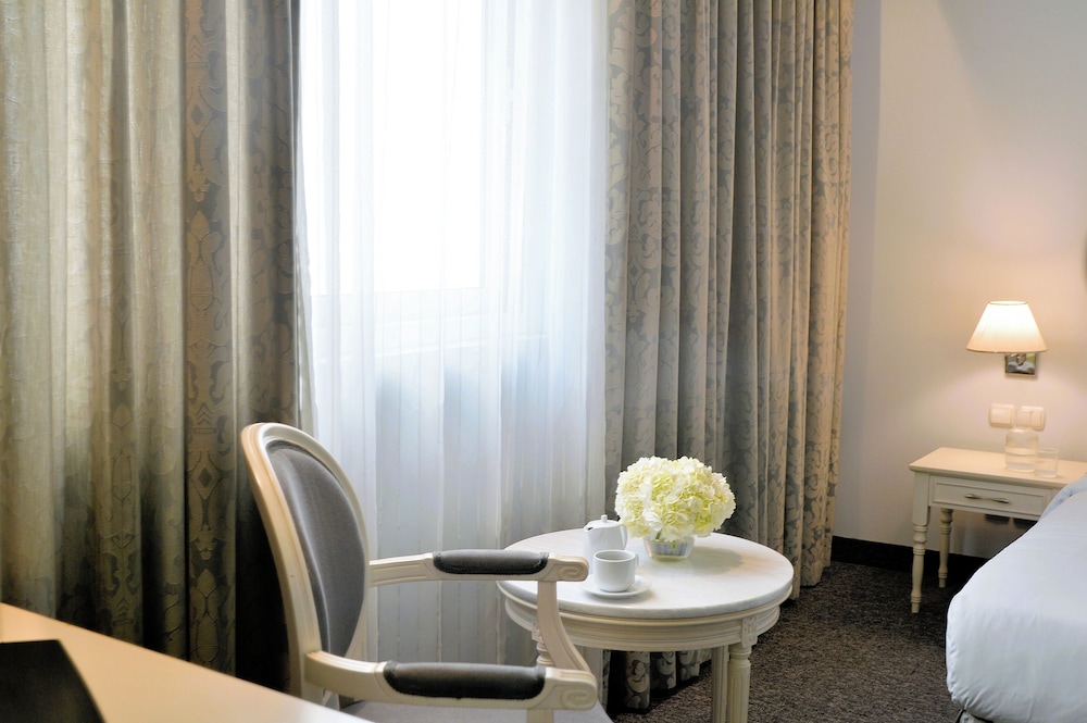 Stratos Hotel Athens, Vassilicos House of Hospitality — Hotel rooms in Athens, Attica