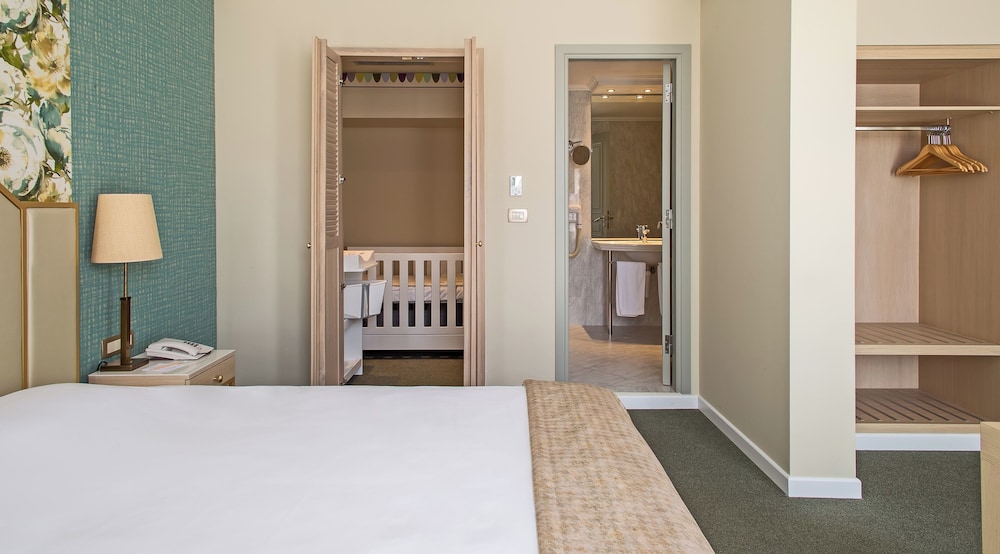 Stratos Hotel Athens, Vassilicos House of Hospitality — Hotel rooms in Athens, Attica