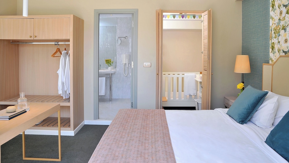 Stratos Hotel Athens, Vassilicos House of Hospitality — Hotel rooms in Athens, Attica