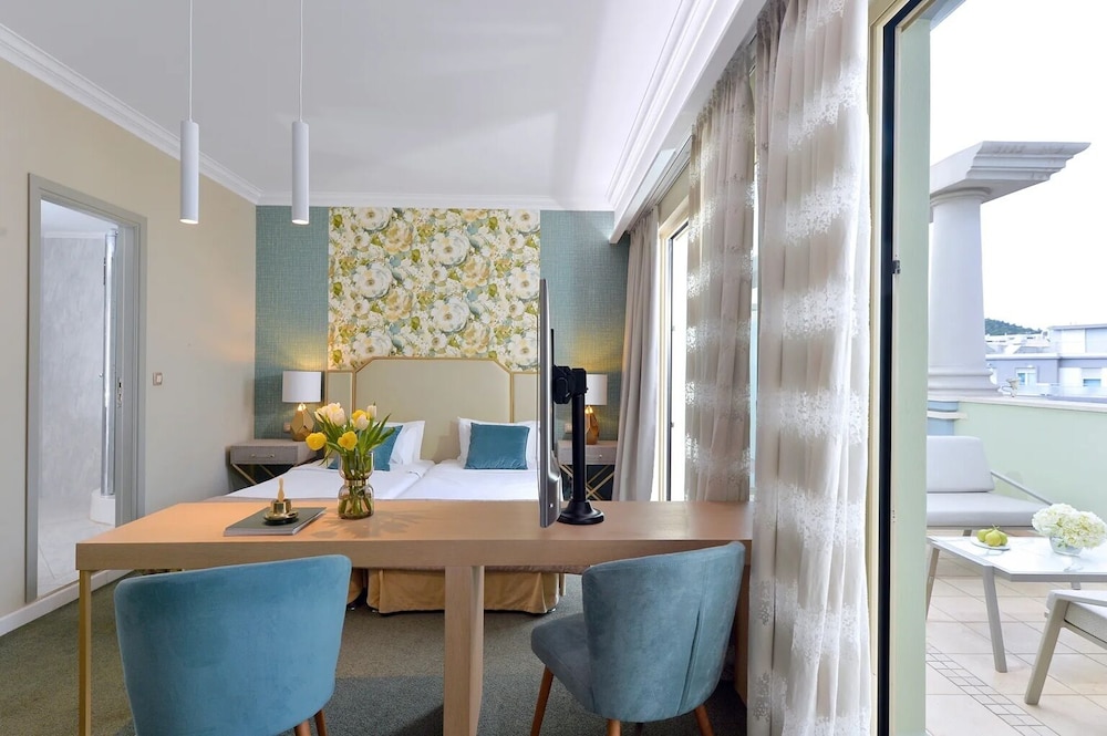 Stratos Hotel Athens, Vassilicos House of Hospitality — Hotel rooms in Athens, Attica