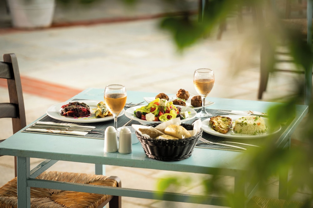 Mitsis Selection Azure — Restaurant & bars in Kriopigi, Central Macedonia