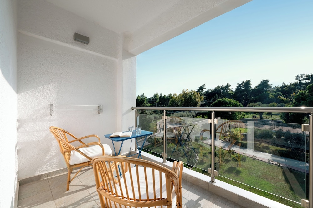 Mitsis Selection Azure — Hotel rooms in Kriopigi, Central Macedonia
