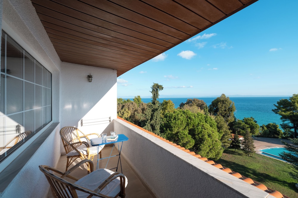 Mitsis Selection Azure — Hotel rooms in Kriopigi, Central Macedonia