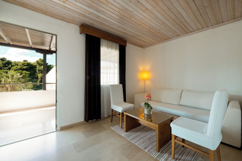 Mitsis Selection Azure — Hotel rooms in Kriopigi, Central Macedonia