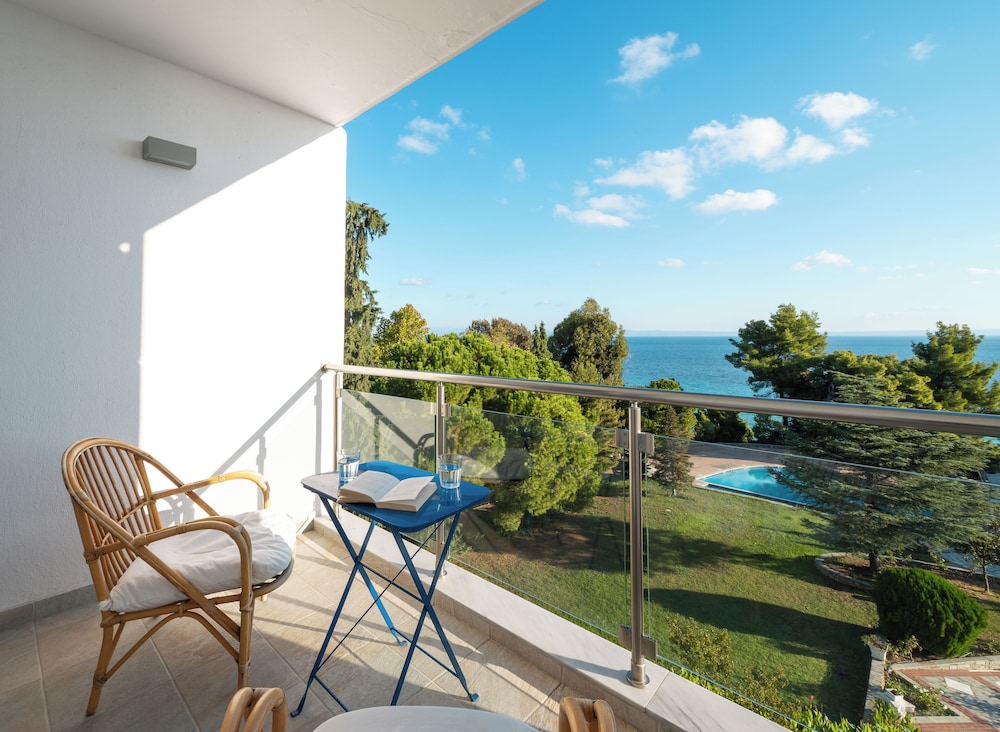 Mitsis Selection Azure — Hotel rooms in Kriopigi, Central Macedonia