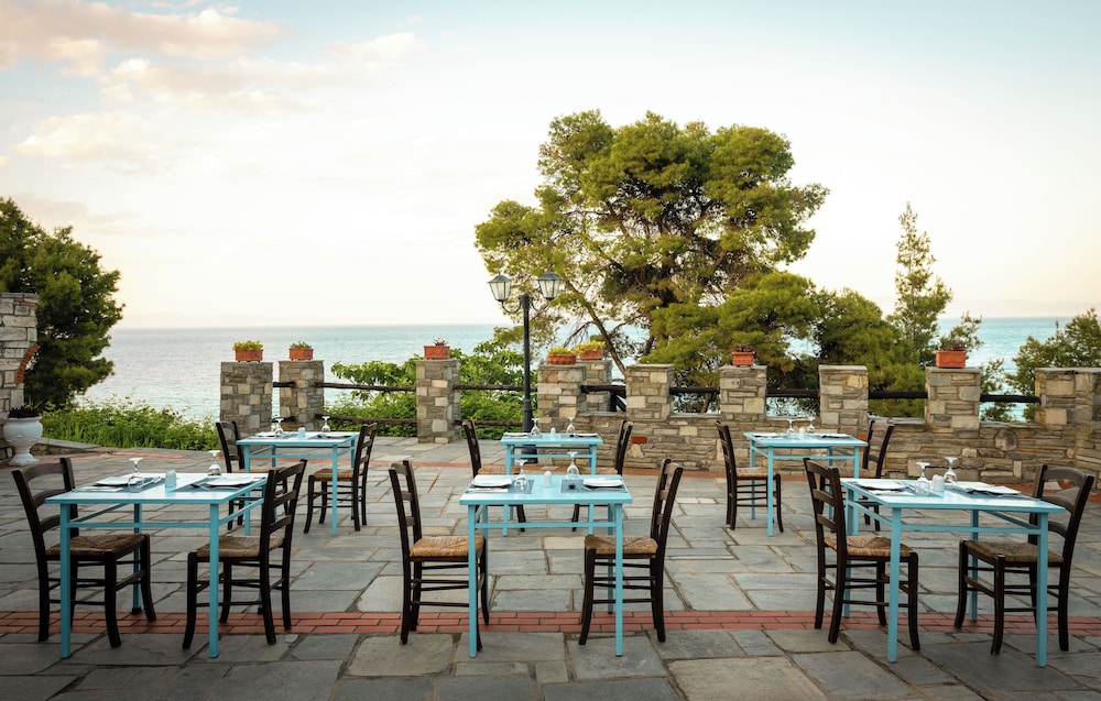 Mitsis Selection Azure — Restaurant & bars in Kriopigi, Central Macedonia