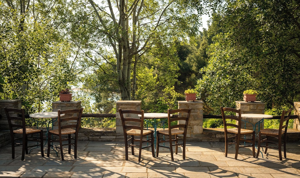 Mitsis Selection Azure — Restaurant & bars in Kriopigi, Central Macedonia