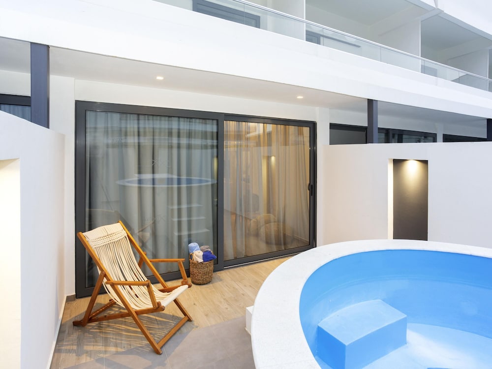 Mercure Rhodes Alexia Hotel & Spa — Swimming pool in Rhodes Town, South Aegean