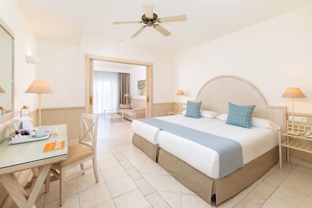Gran Tagoro Family & Fun Playa Blanca — Hotel rooms in Playa Blanca, Canary Islands